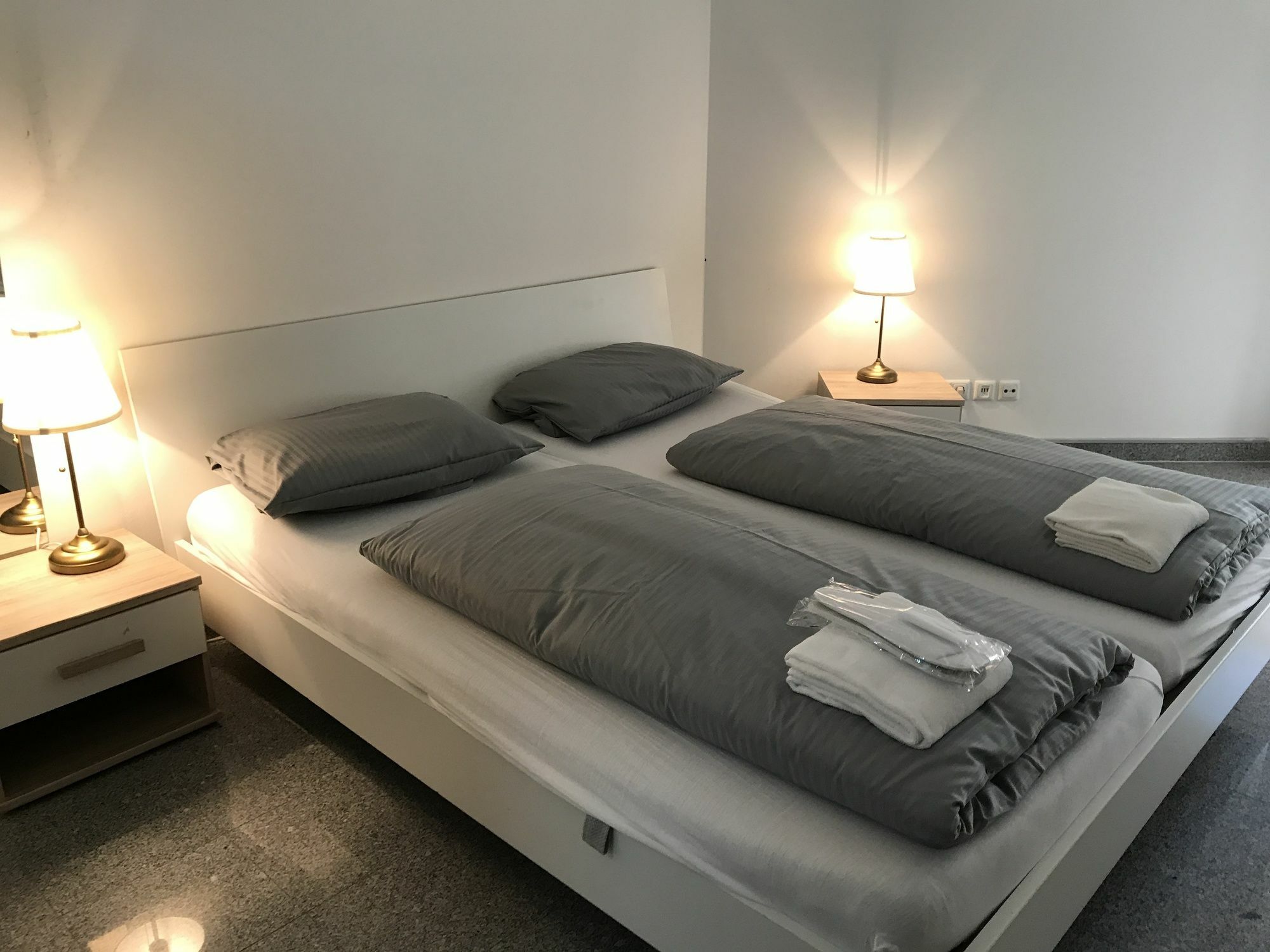 Kn Kahtan Boarding House Apartment Мюнхен Екстериор снимка