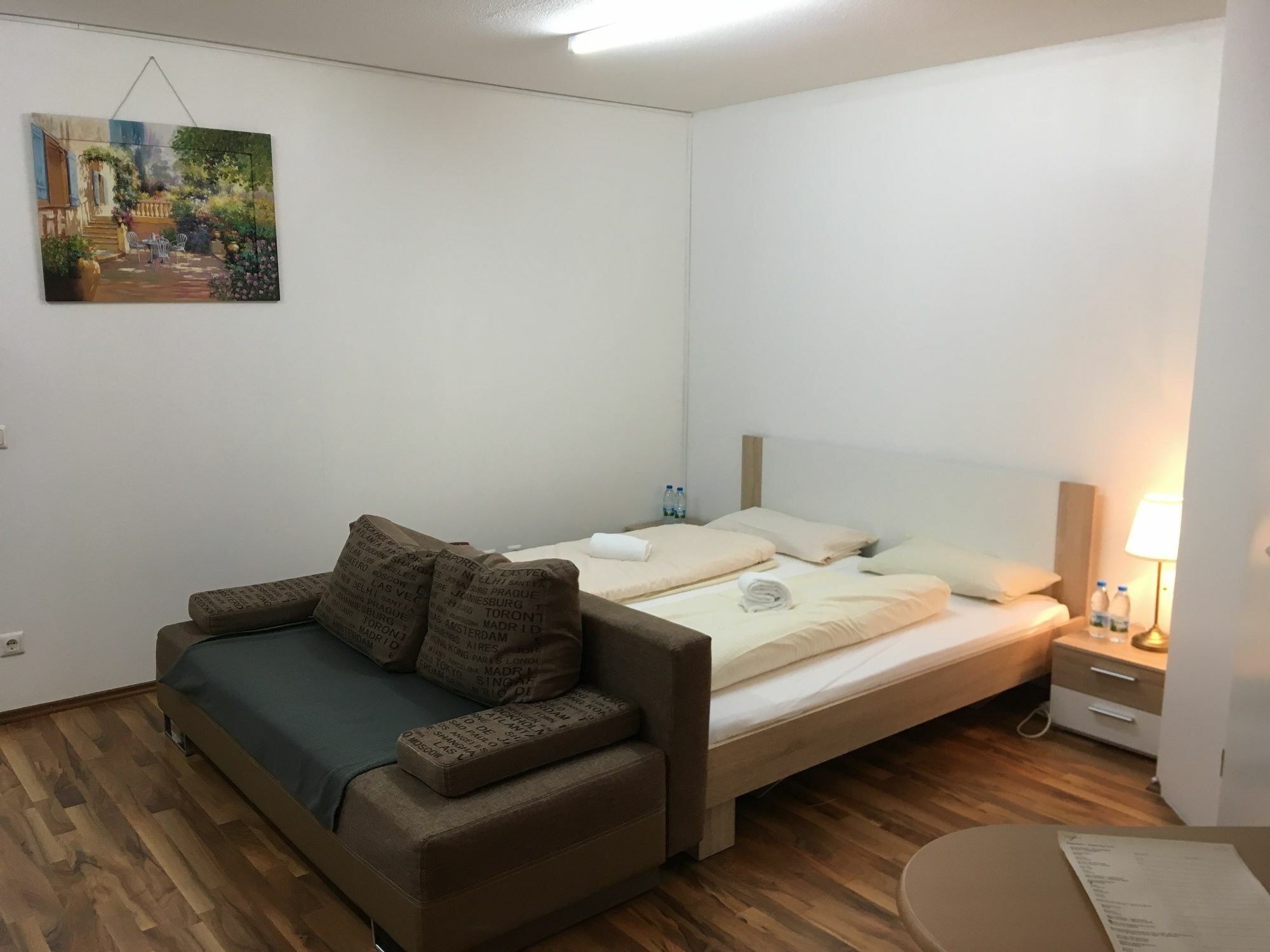 Kn Kahtan Boarding House Apartment Мюнхен Екстериор снимка