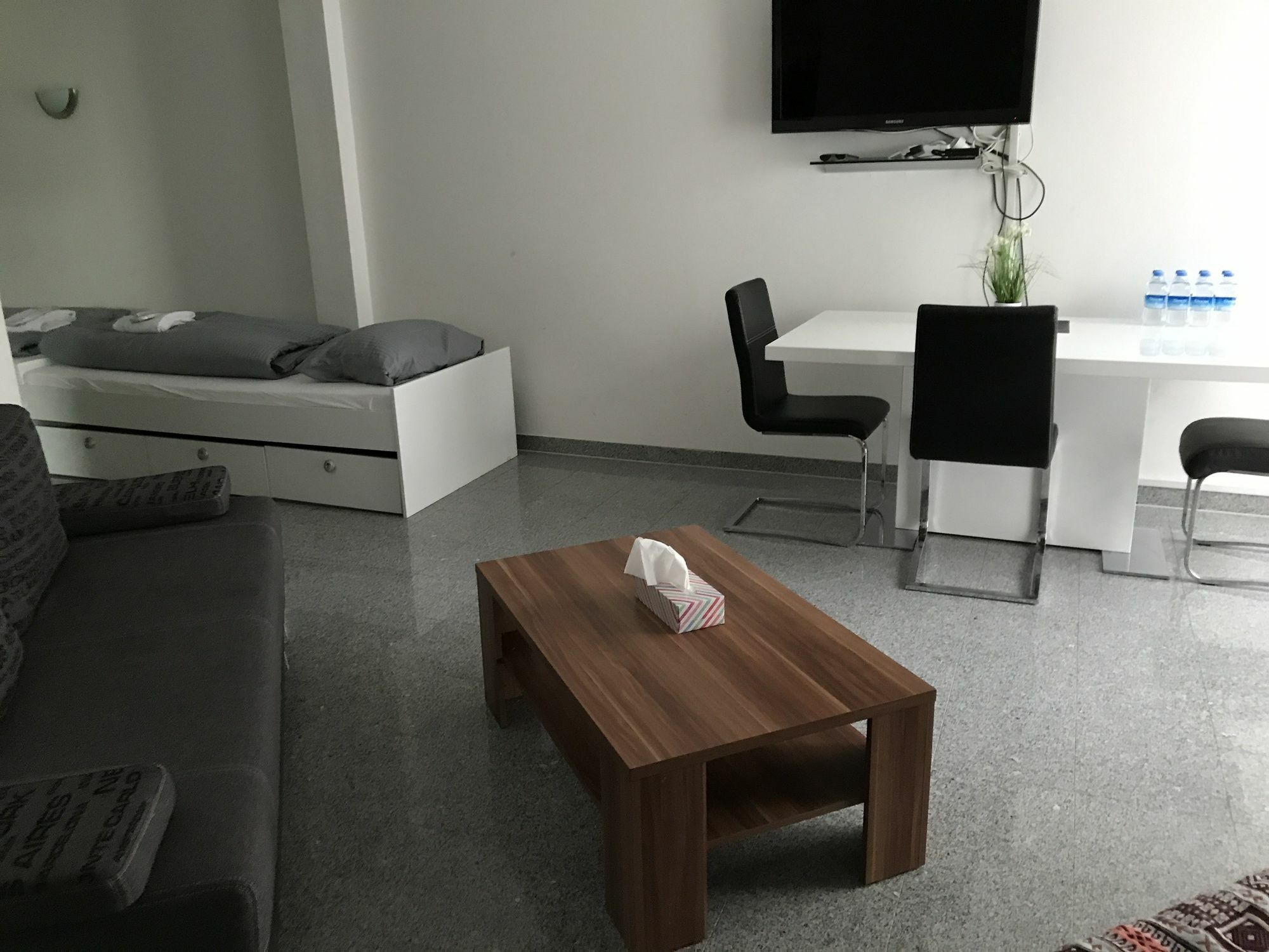 Kn Kahtan Boarding House Apartment Мюнхен Екстериор снимка